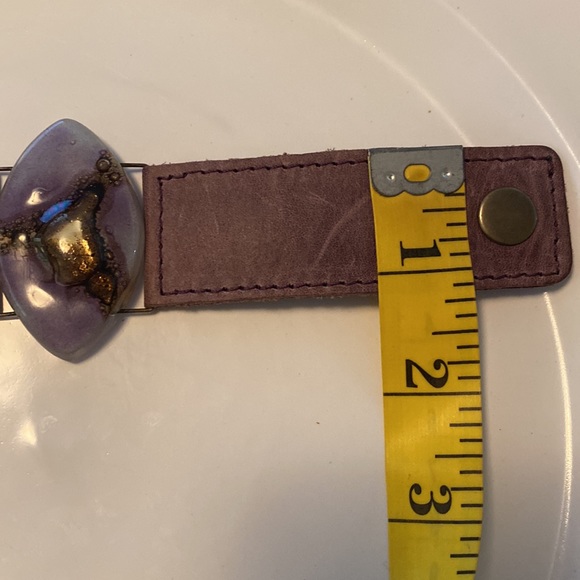 Handmade leather bracelet with resin stone - Picture 7 of 7